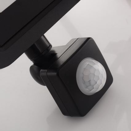 LED Floodlight with a sensor LED/20W/230V IP65