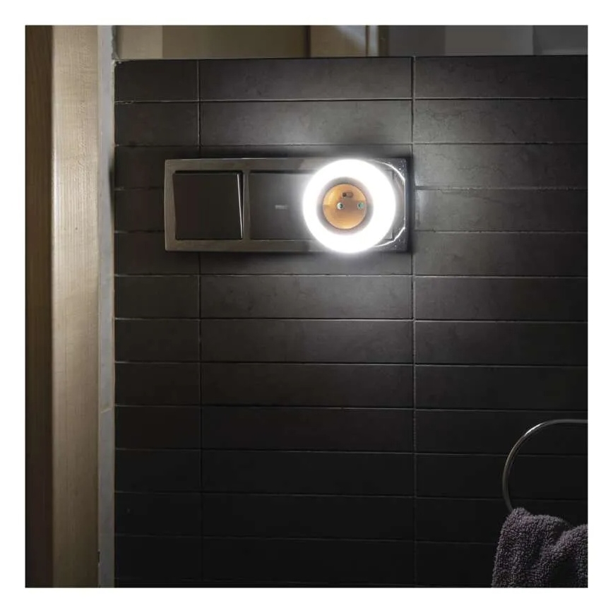 LED Night Light with Sensor and Integrated Outlet LED/0,3W/230V