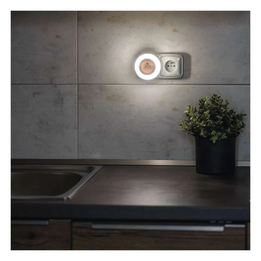LED Night Light with Sensor and Integrated Outlet LED/0,3W/230V
