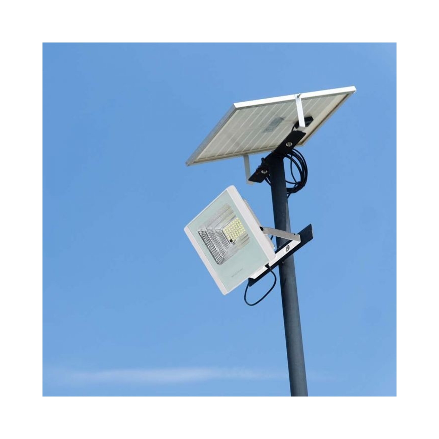 LED Outdoor solar floodlight  LED/12W/3,2V IP65 6400K + remote control