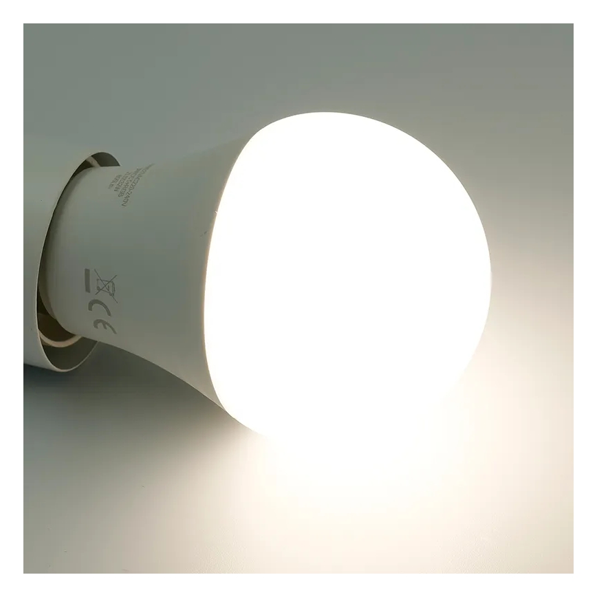 LED RGBW Dimmable bulb A60 E27/9W/230V 2700-6500K Wi-Fi Tuya