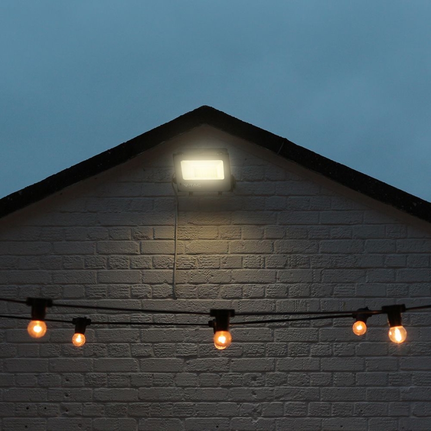 LED RGBW Dimmable floodlight LED/50W/230V IP65 grey + remote control
