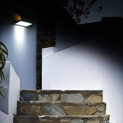 LED Solar light with a motion sensor LED/6,8W/4000 mAh 3,7V IP65