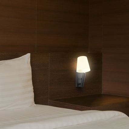 LED wall lamp with USB port LED/2W/230V 3000K black/white