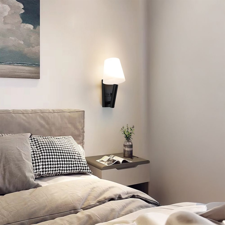 LED wall lamp with USB port LED/2W/230V 3000K black/white