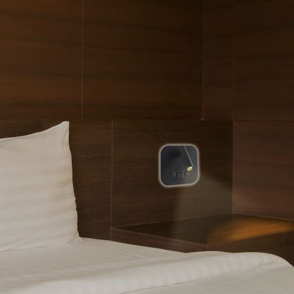 LED Wall-Mounted Spotlight with USB Port LED/8W/230V 3000K Black