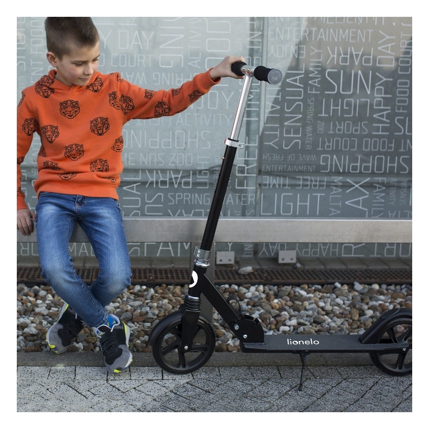 Lionelo - Children's scooter LUCA black