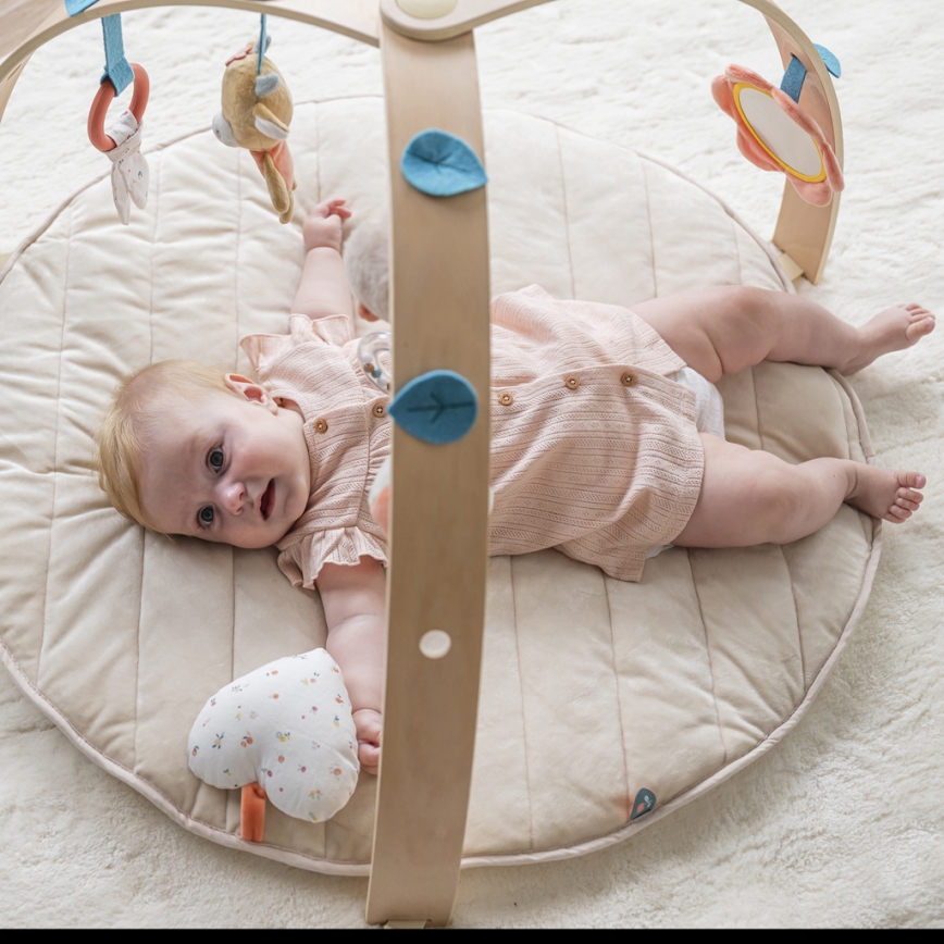 Nattou - Children's blanket for playing with a wooden trapeze MILA, ZOE & LANA