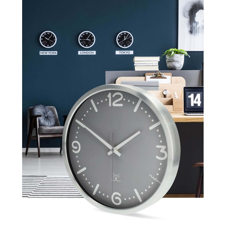 Wall clock Ø 30.5 cm 1×AA matte chrome/gray