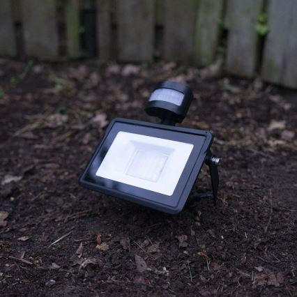 LED Dimmable floodlight with a motion sensor SmartLife LED/20W/230V 3000-6500K IP44 Wi-Fi