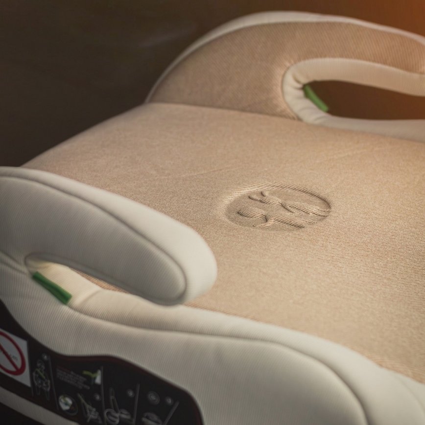 PETITE&MARS - Car booster seat OPTIMUS PRO i-Size 125-150 cm (22-36 kg) beige