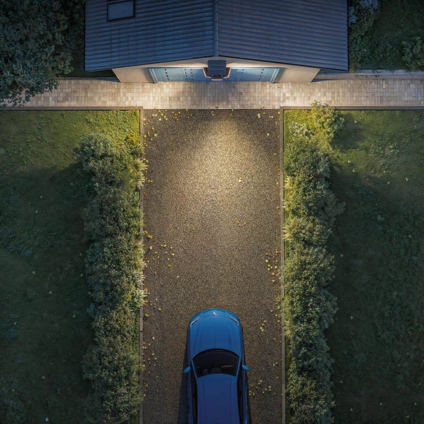 Philips - ZYREN LED Solar Wall Light with Sensor, 24.5W/3.7V, 2600 mAh, 3000K, IP65