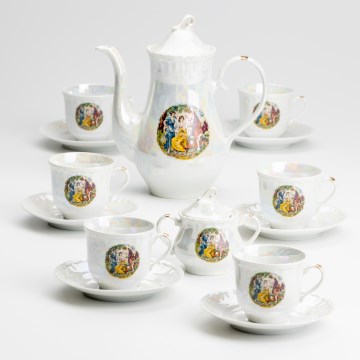 Porcelain tea set pearly white