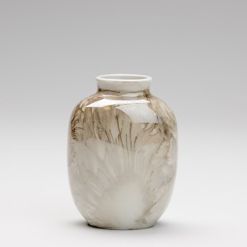 Porcelain vase 12,5x9 cm brown