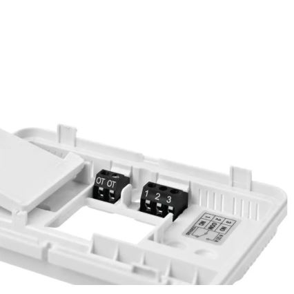 Programmable thermostat 2xAA