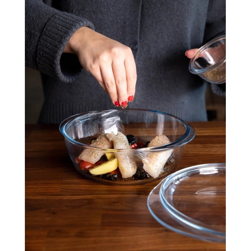 PYREX 2.1 L Ovenproof Casserole Dish with Lid