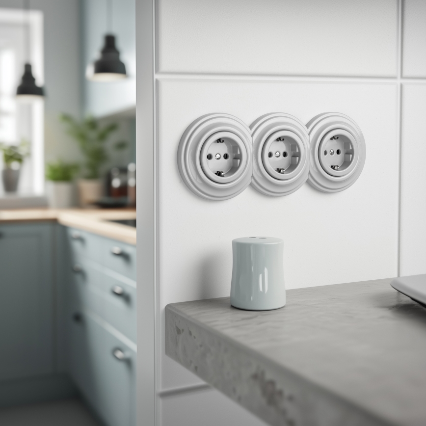 Reblig - 3-Gang Retro Schuko Wall Socket with Frame, 230V, White Ceramic
