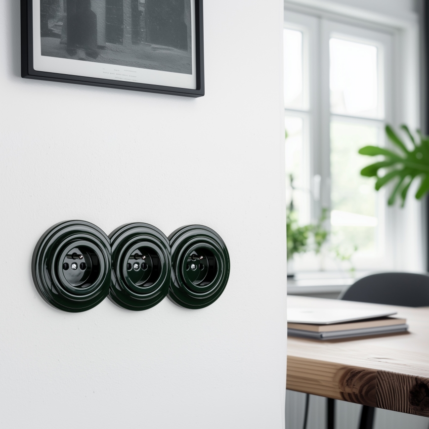 Reblig - Triple Retro Home Socket with Frame, 230V, Green