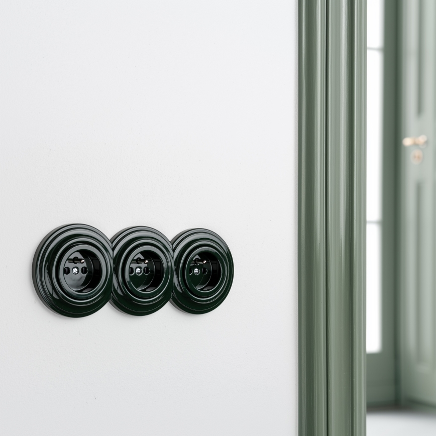 Reblig - Triple Retro Home Socket with Frame, 230V, Green