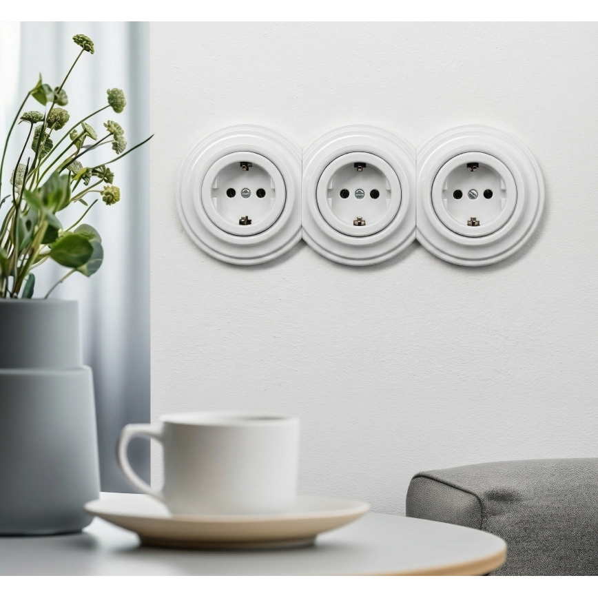 Reblig - Triple Retro SCHUKO Household Socket with Frame, 230V, Snow White