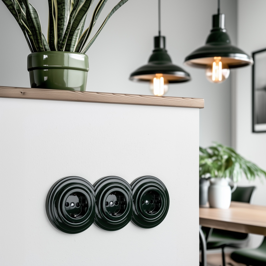Reblig - Triple Retro SCHUKO Wall Outlet with Frame, 230 V, Green