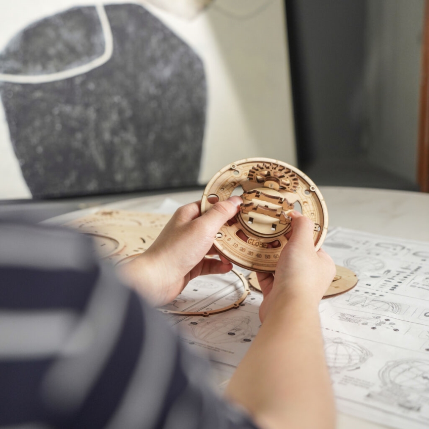 RoboTime - 3D wooden mechanical puzzle Glowing globe