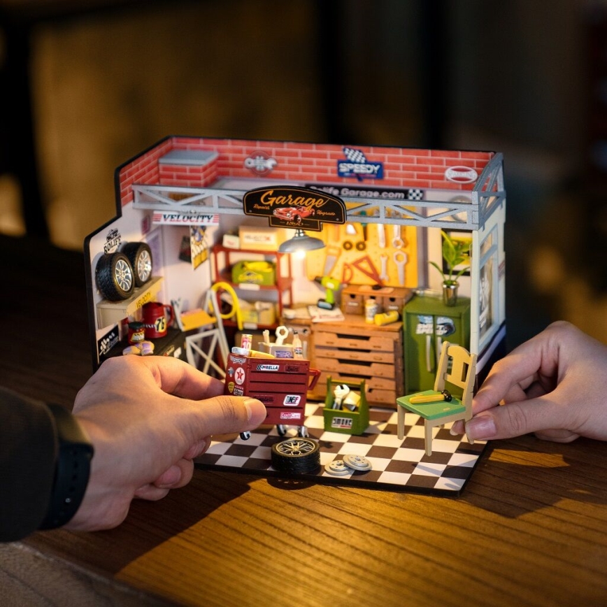 RoboTime - Miniature house Garage 2xAAA