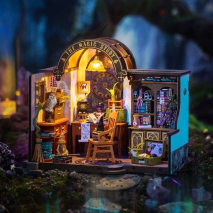 RoboTime - Miniature house Wizard's study 2xAAA