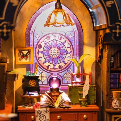 RoboTime - Miniature house Wizard's study 2xAAA