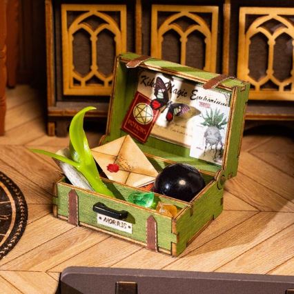 RoboTime - Miniature house Wizard's study 2xAAA