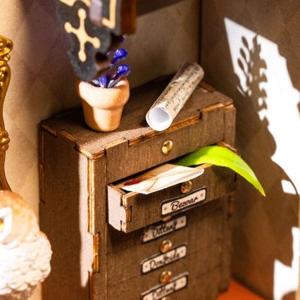RoboTime - Miniature house Wizard's study 2xAAA
