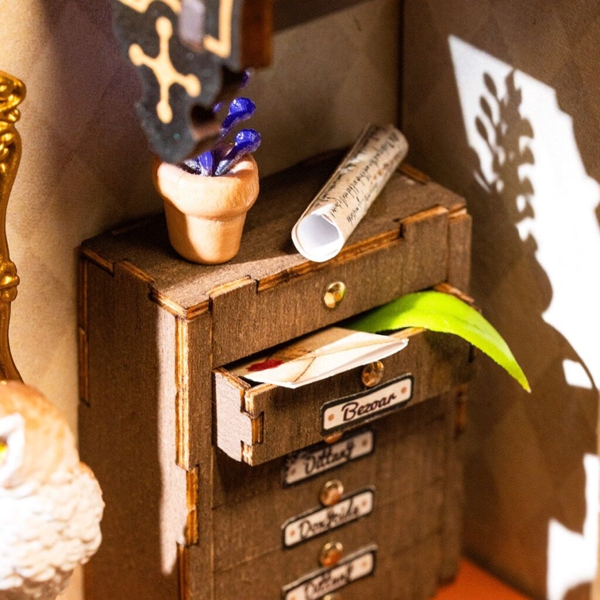 RoboTime - Miniature house Wizard's study 2xAAA