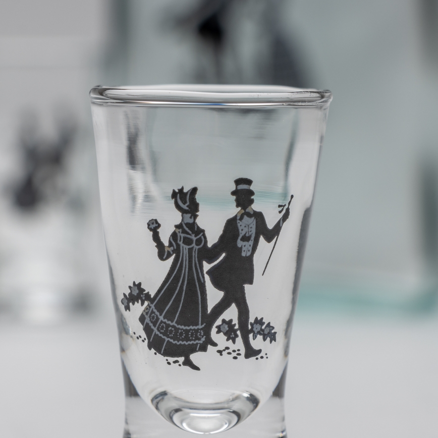 Set 1x glass bottle and 2x glass for shots clear with a dance motif