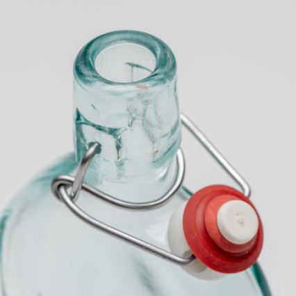 Set 1x glass bottle and 2x glass for shots clear with a dance motif