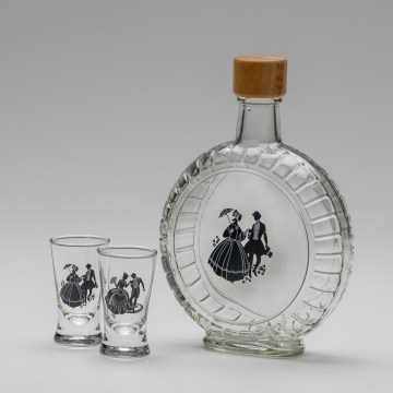 Set 1x glass bottle and 2x glass for shots clear with a dance motif