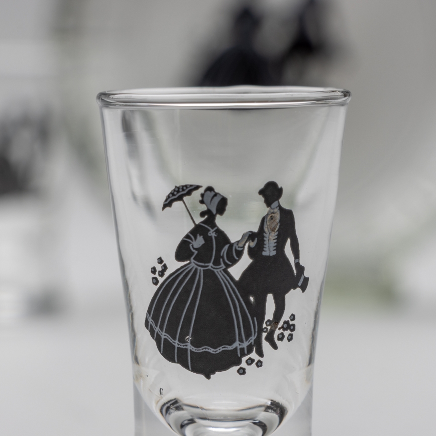 Set 1x glass bottle and 2x glass for shots clear with a dance motif