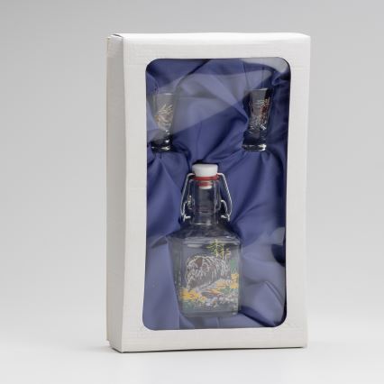 Set 1x glass bottle and 2x glass for shots clear with a wild boar motif