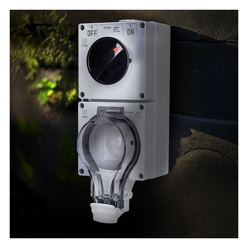 IP66-rated socket with switch for damp environments, 230V/16A