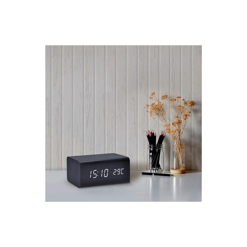 Clock with an alarm LED/5V/3xAAA 3000mA