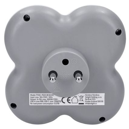 Power strip with three 16 A outlets and integrated 20 W USB-A + USB-C fast charger