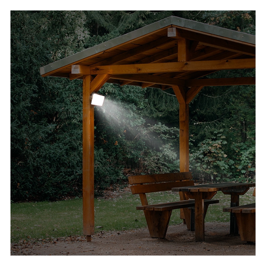 LED Outdoor floodlight LED/50W/230V 4000K IP65