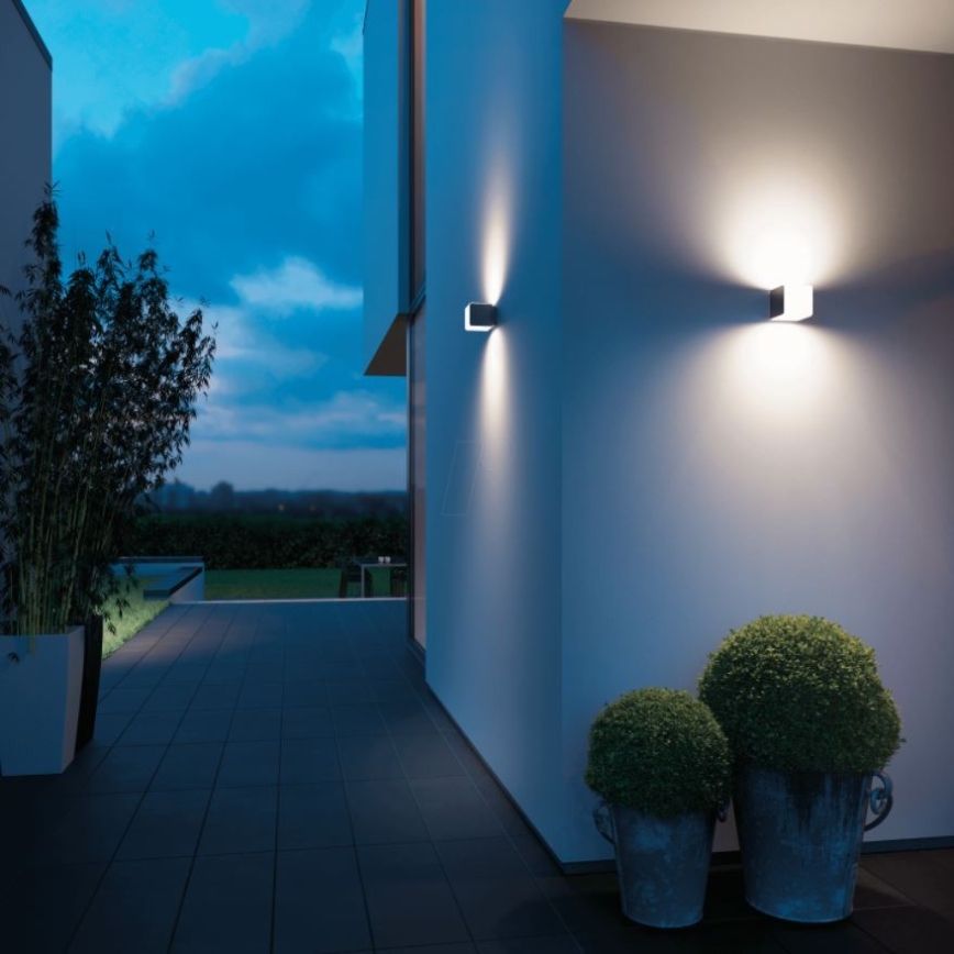 Steinel 055523 – LED Outdoor Light with a Motion Detector L 835 LED/9.5W/230V IP44 Silver