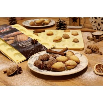 TORO Cream-Colored Silicone Baking Mold