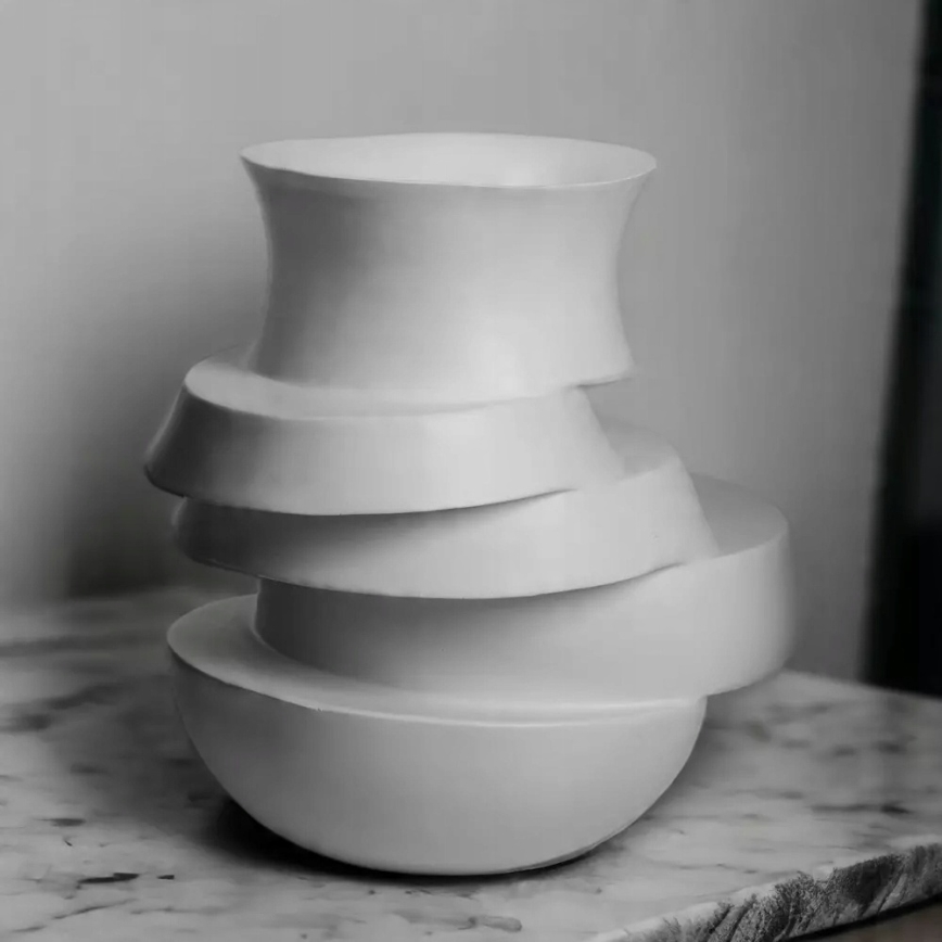 Vase 38x33x36 cm resin/white