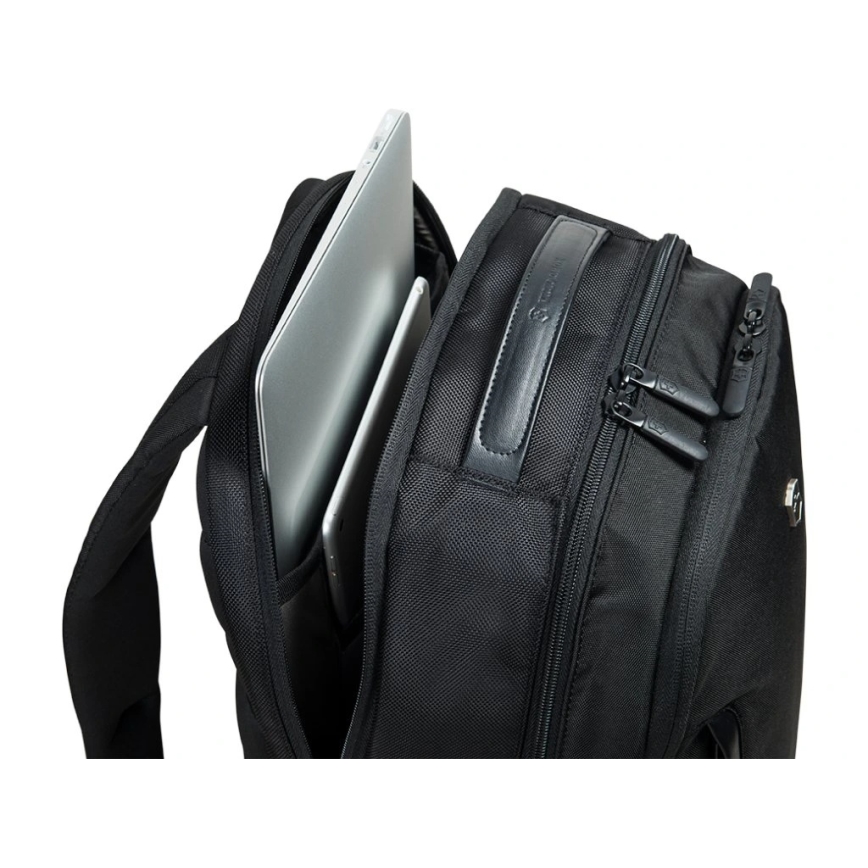 Victorinox - Laptop backpack 15,6" Essentials 22 l black