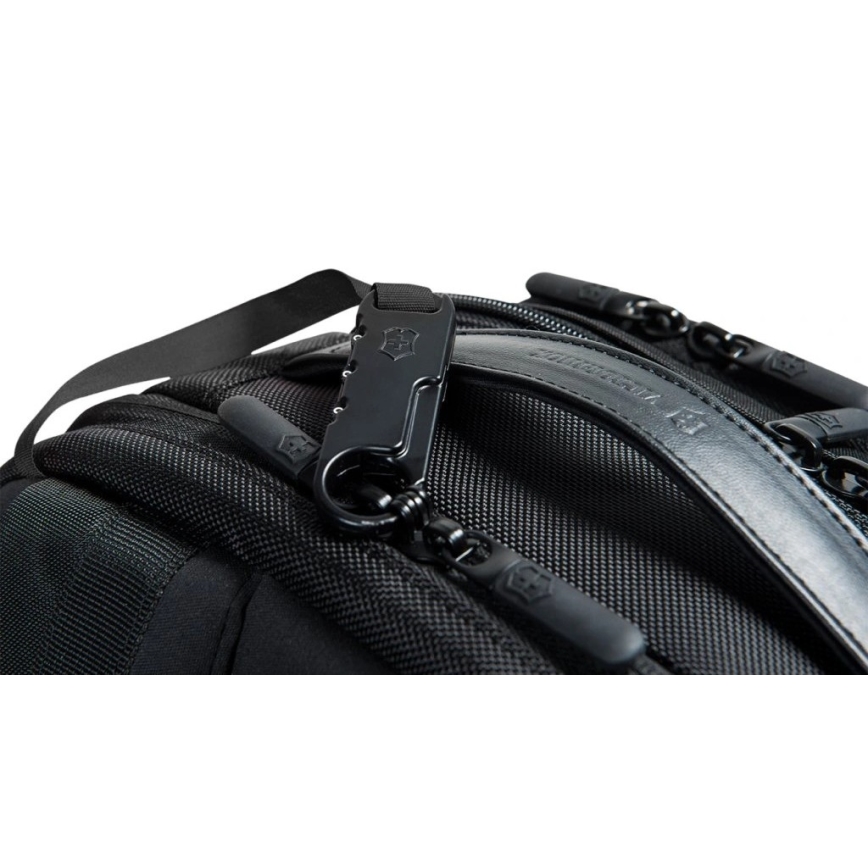Victorinox - Laptop backpack 15,6" Essentials 22 l black