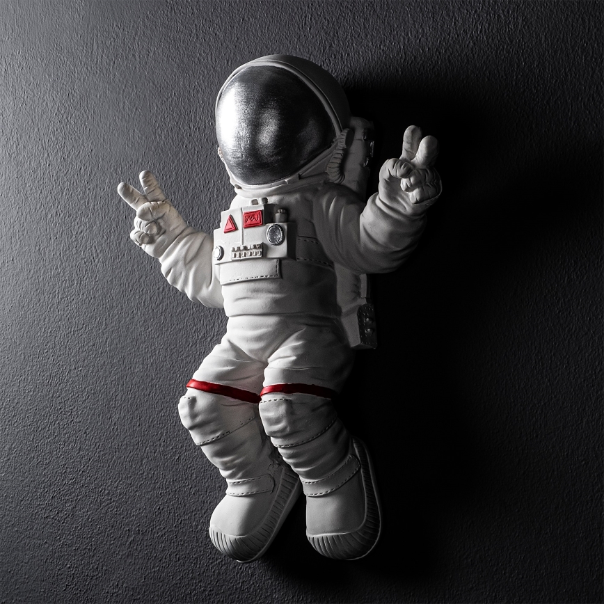 Wall decoration 47x35 cm astronaut silver
