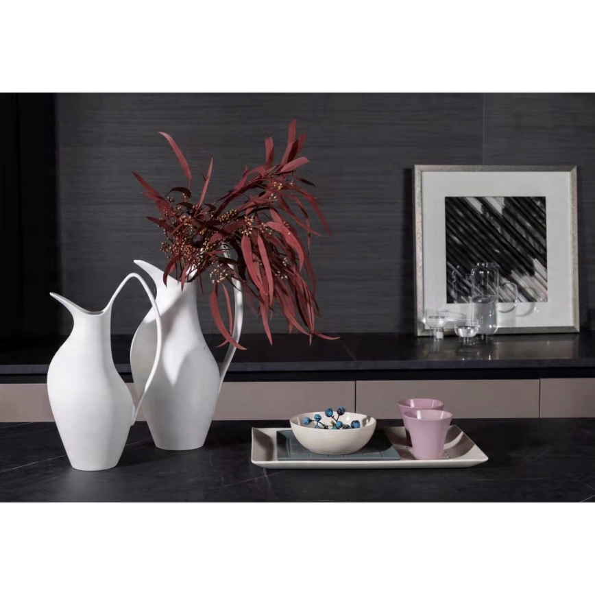 White ceramic vase, 33 x 17 x 19 cm