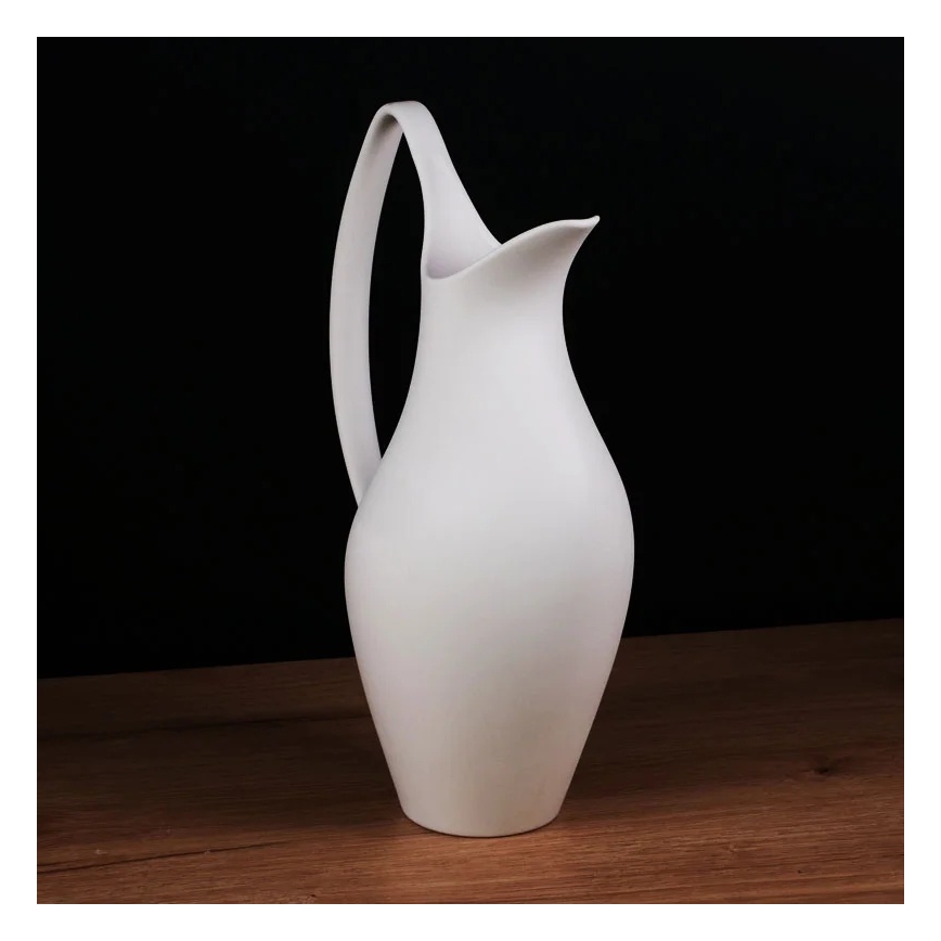 White ceramic vase, 33 x 17 x 19 cm