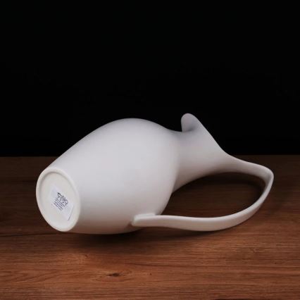 White ceramic vase, 33 x 17 x 19 cm